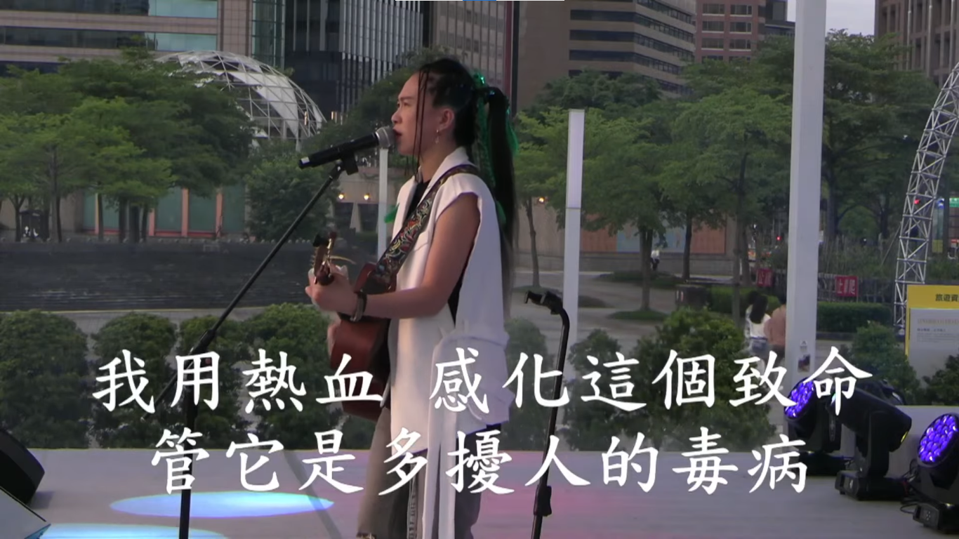 歌手張芸京。(翻攝YouTube@CWCA 台灣亞洲基督教會直播)